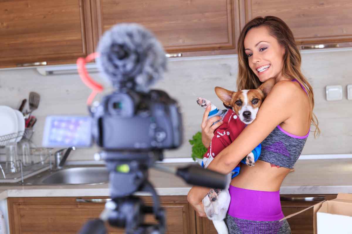 influencer con cane