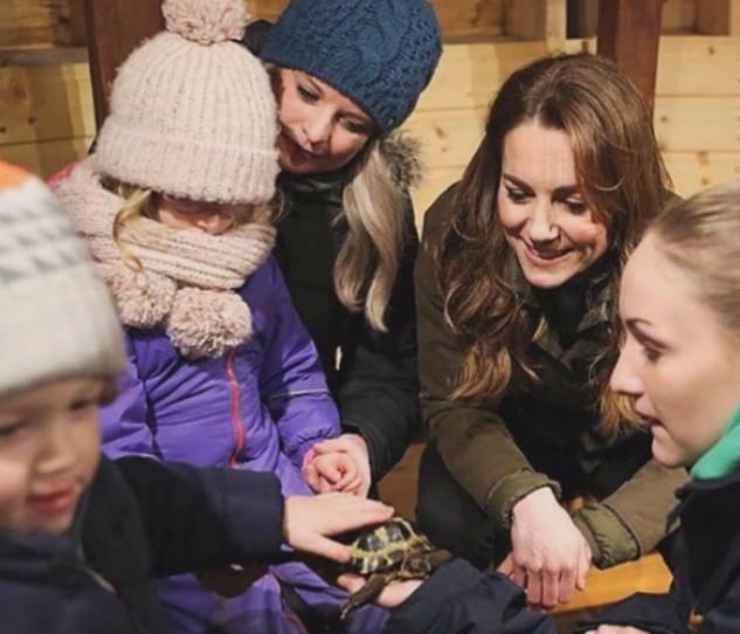 Kate immersa tra i bambini e gli animali (Foto Instagram)