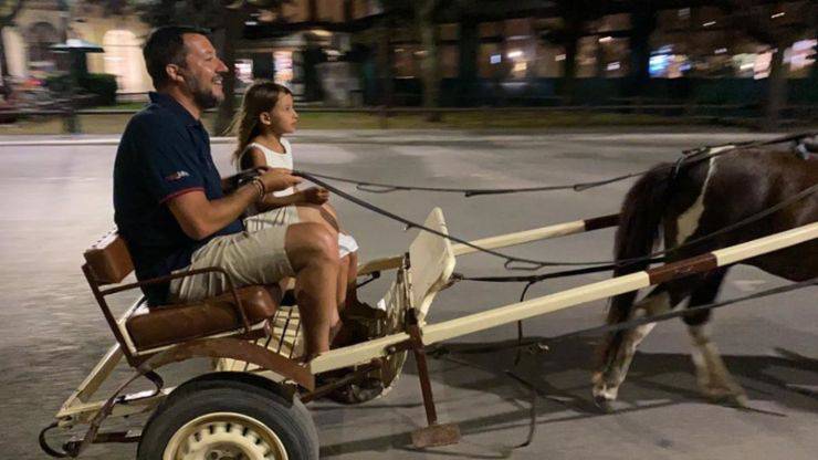 matteo salvini in carrozza