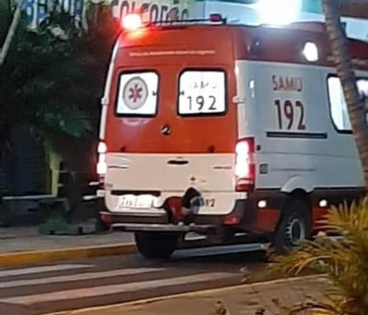 cane salta ambulanza