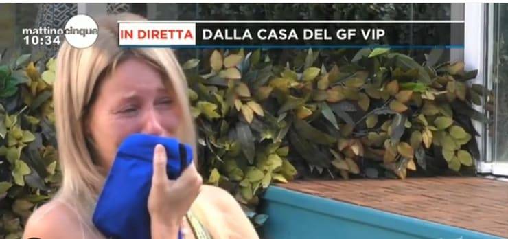 Flavia Vento piange disperata per i suoi cani