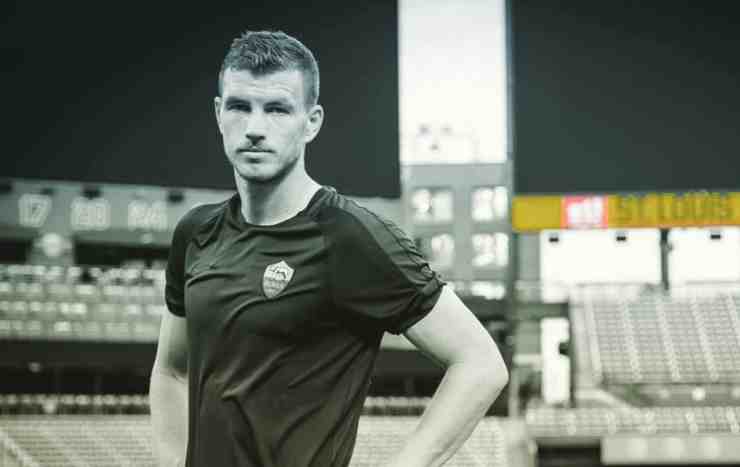 Dzeko sorprende la moglie, lei inizia a piangere e si dispera (screenshot Instagram) 