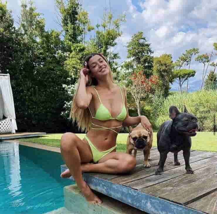 Natalia Paragoni e i suoi cuccioli (Screen Instagram)