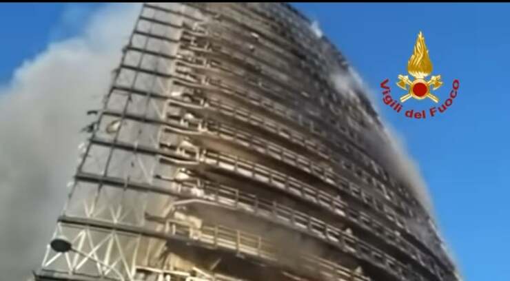 Incendio grattacielo Milano (Screen Video)