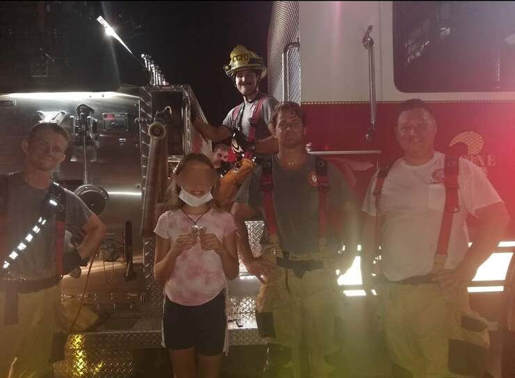 bambina di soli 11 anni salva il cane dalla casa dei vicini in fiamme (Foto Facebook) 