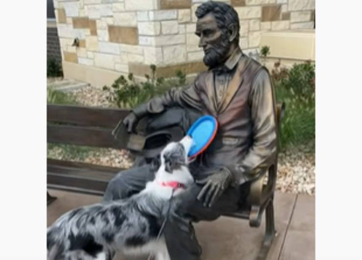 Il cucciolo con Abraham Lincoln