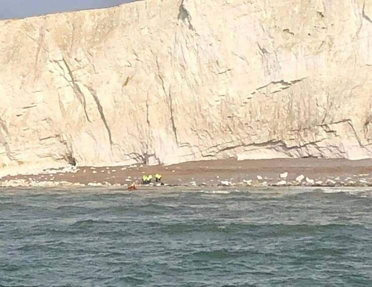 Precipita pe 30 metri da una scogliera sopravvive per miracolo (Foto Facebook)