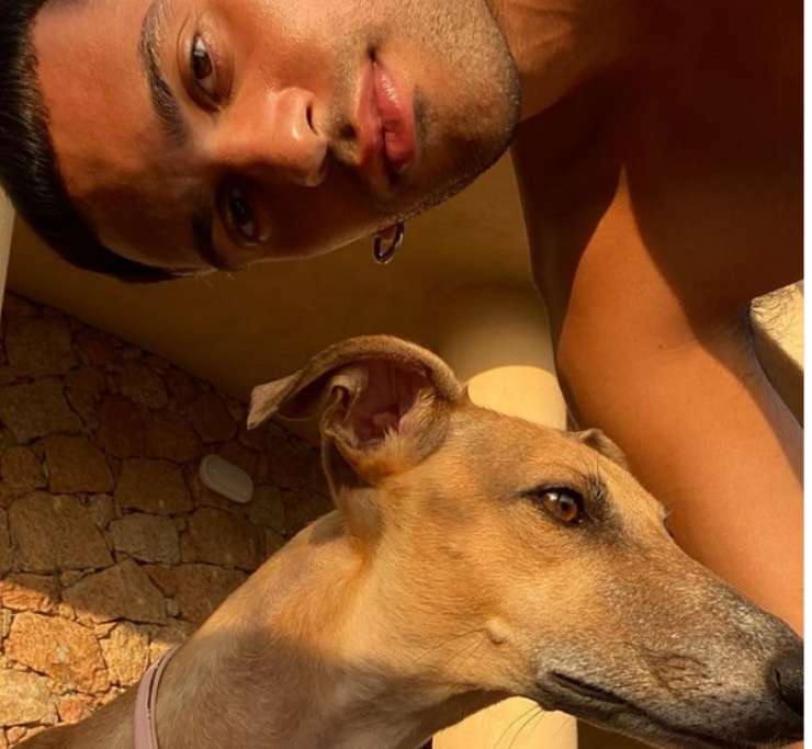Mahmood e il suo cane