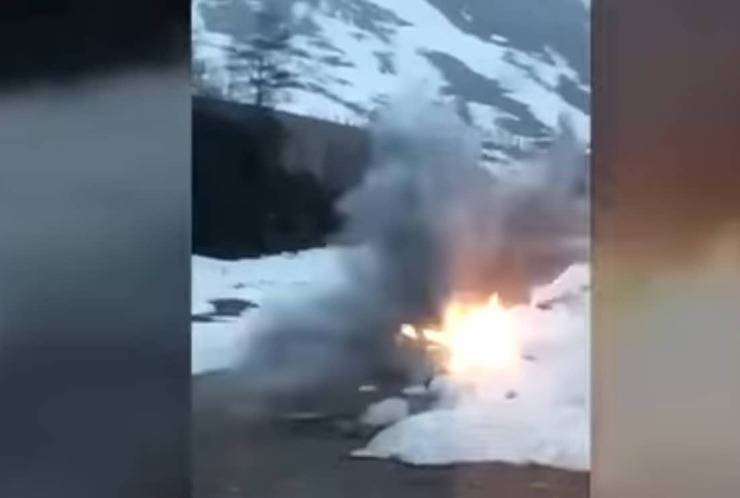 Il terrificante video orso fatto saltare in aria dai minatori Russi (Screen Video)