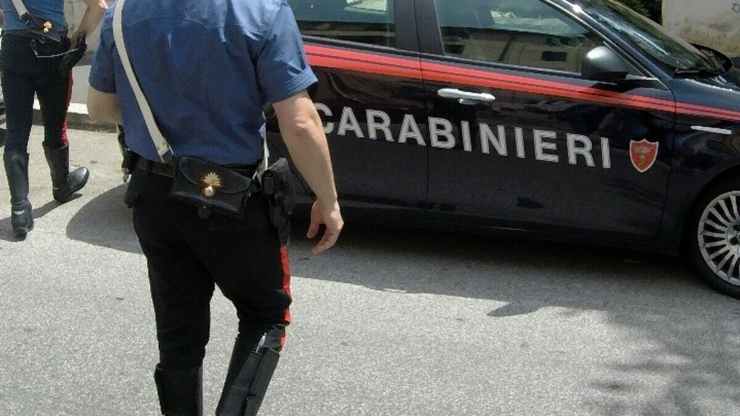 Operazione dei carabinieri (Foto Twitter)