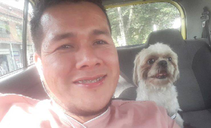 Taxista rescata perro abandonado