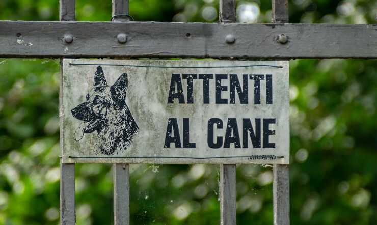 È obbligatorio il cartello "Attenti al cane"?