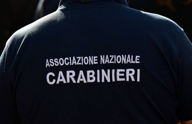 lager carabinieri trovano 400