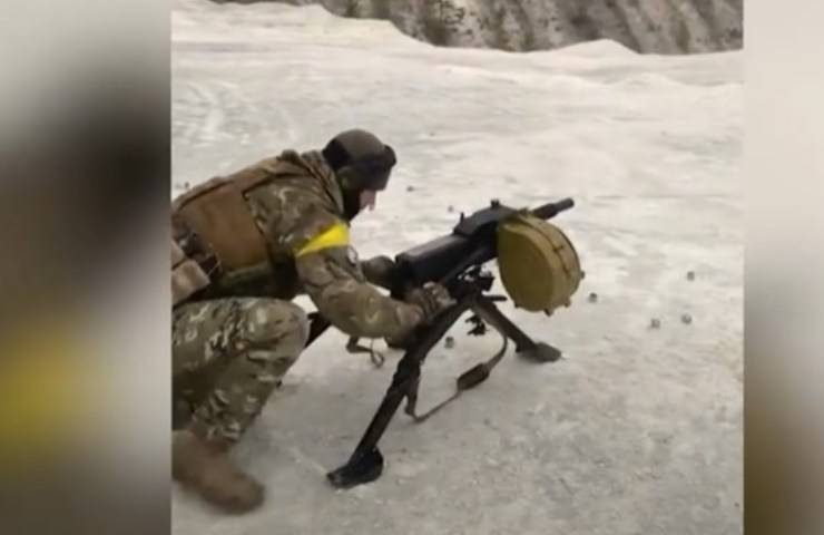 soldati ucraini cane video