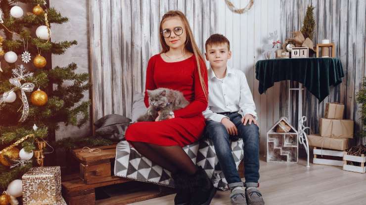 gatti e bambini a Natale