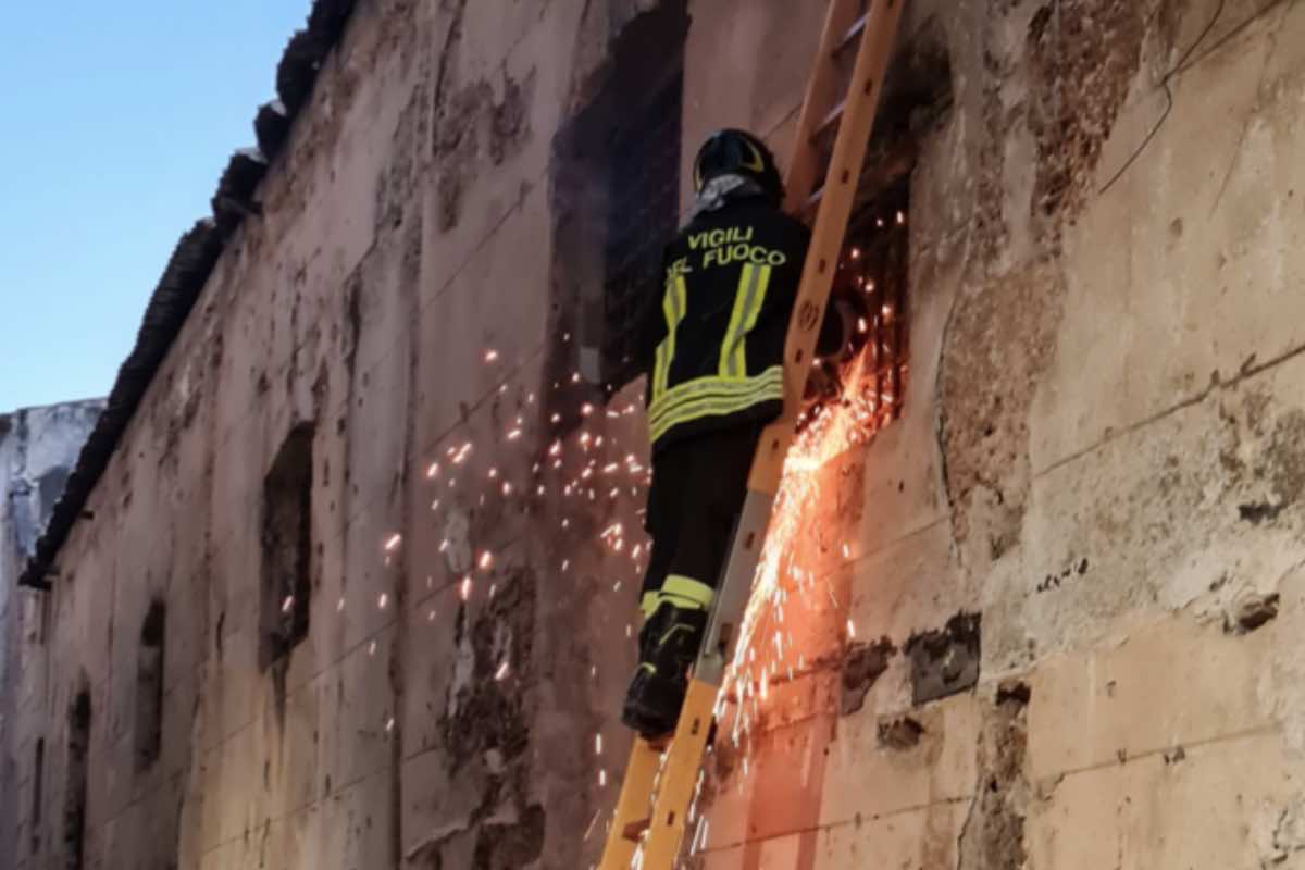 gatto incastrato giorni palazzo