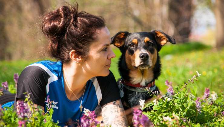 Donna con il suo cane 