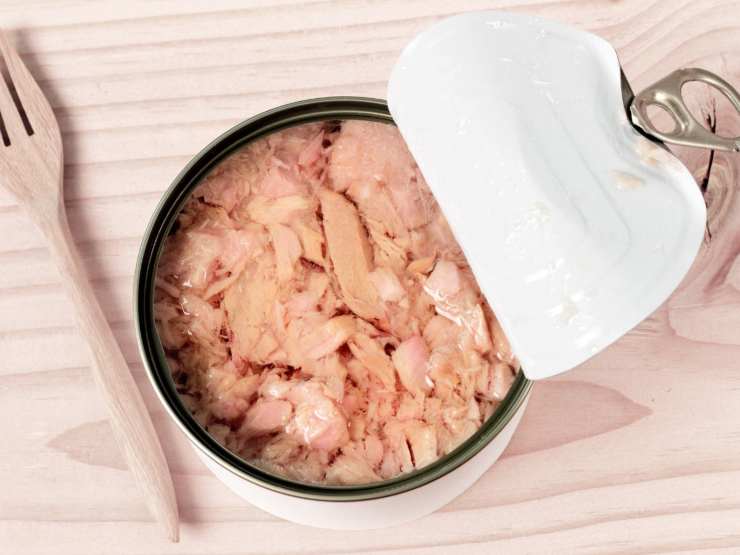 tonno in scatola aperto