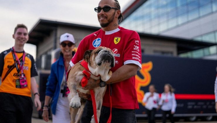 Hamilton insieme al cane Roscoe