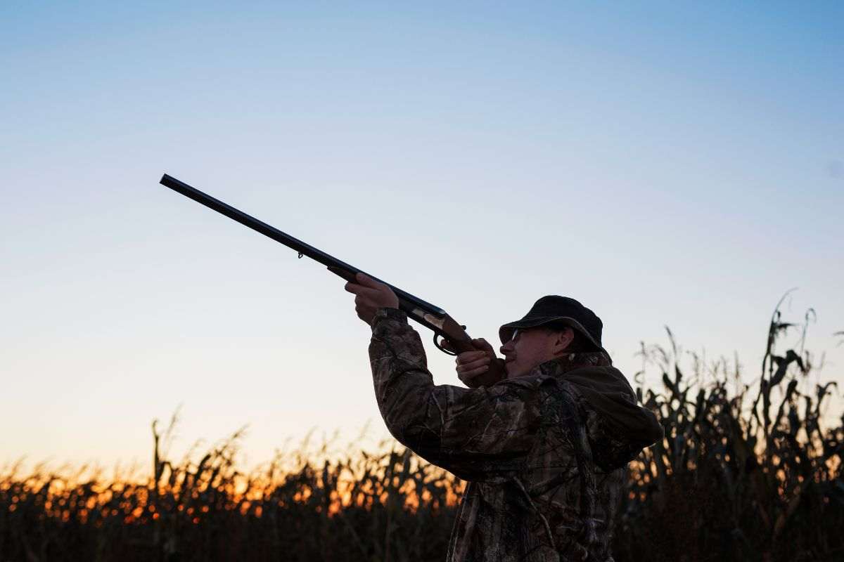 Cacciatore che spara