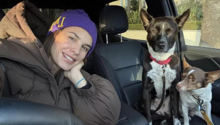Elisabetta Canalis insieme ai cani