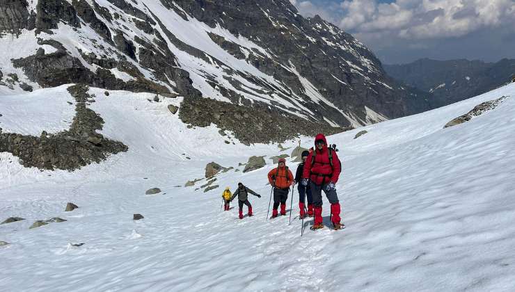 soccorritori sull'Himalaya