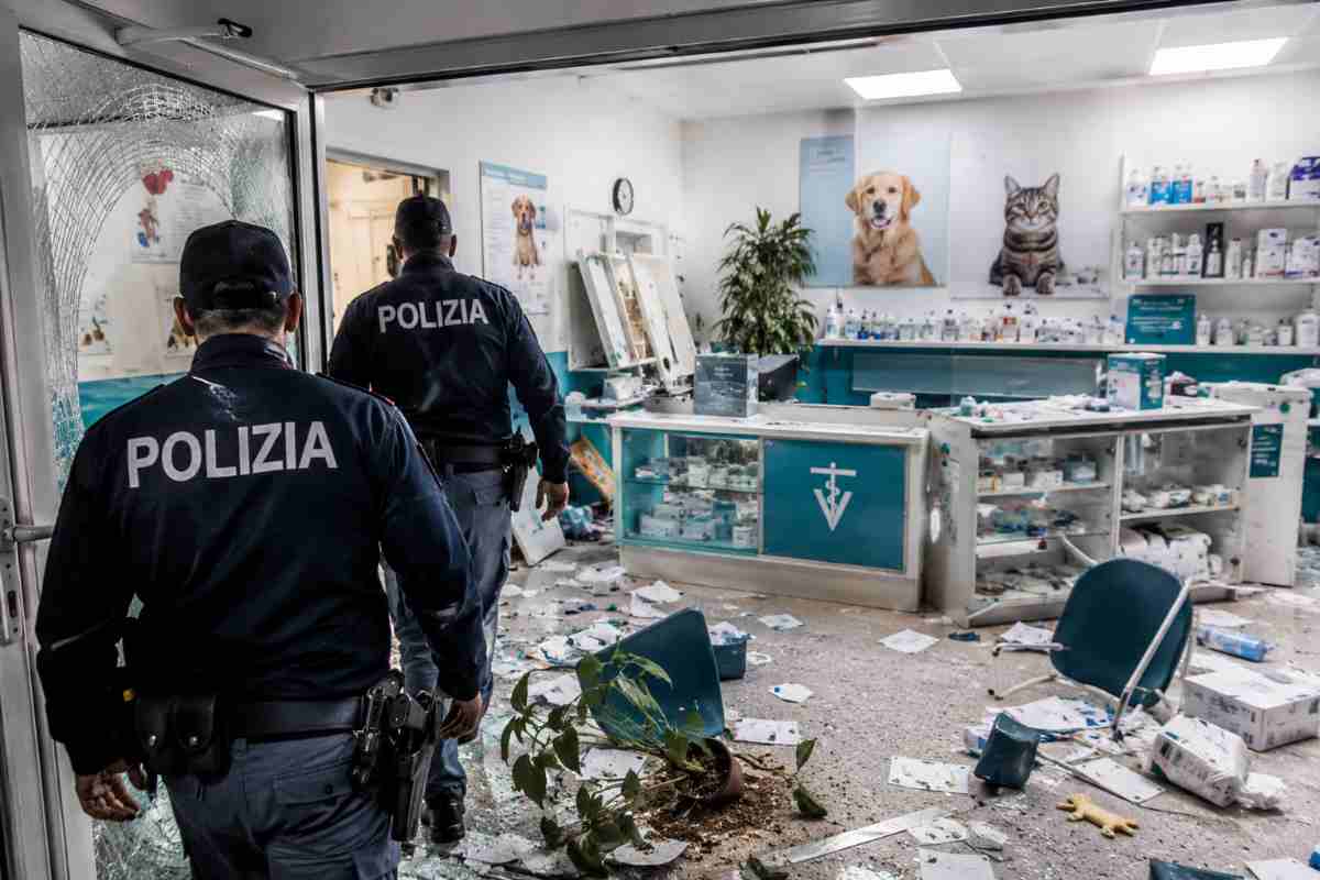 polizia dal veterinario 